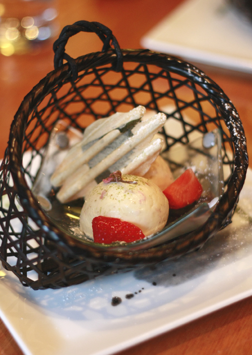 Glace au Sakura Tanuki