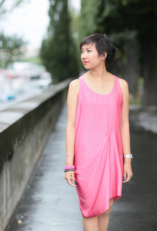 http://www.tokyobanhbao.com/wp-content/uploads/2012/07/acne-magenta-dress-bracelet-marc-jacobs-vernis-mavala-blue-curacao.jpg